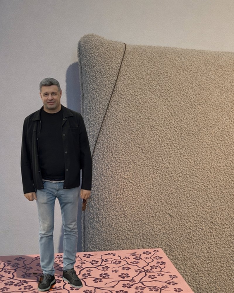 Mock-up 3D-printed figurine of a man in a black coat