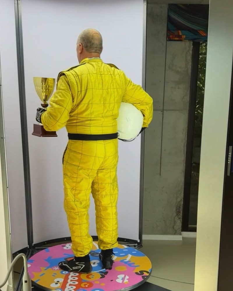 Racing driver being scanned on the Mock-up turntable